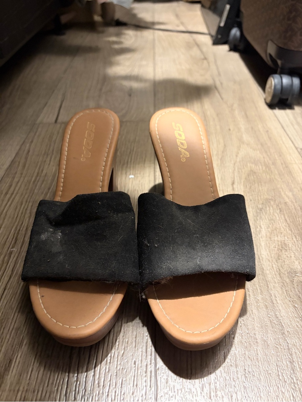 Very used: SODA Women's Black Slide Sandals ( front black area is coming apart)